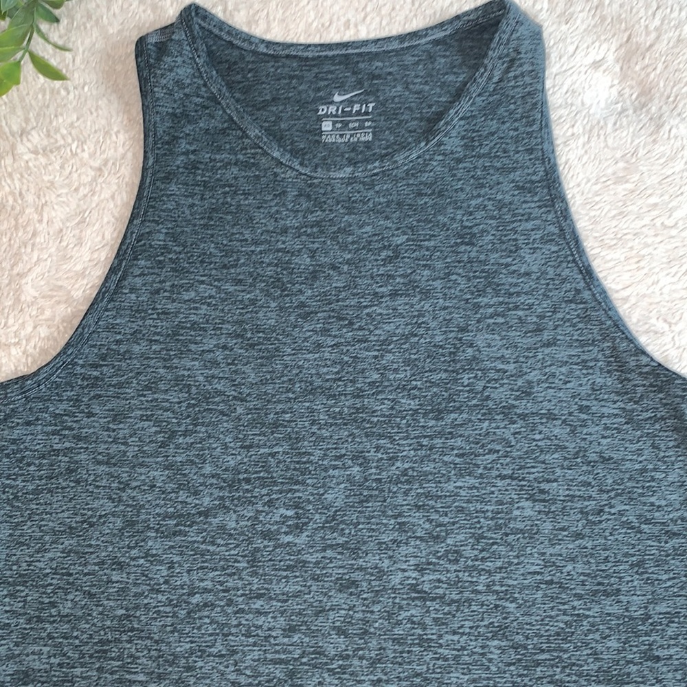 Nike XS Heathered Gray & Black Tank Top EUC Workout - Picture 2 of 8